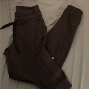 Lululemon black sweatpant 😁